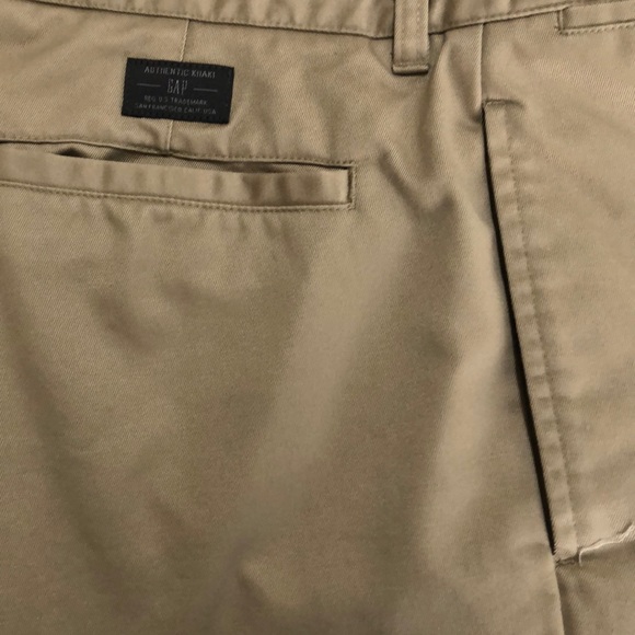 Men’s Tan Gap Chino Pants W33, L30 (Khakis) - Picture 3 of 5